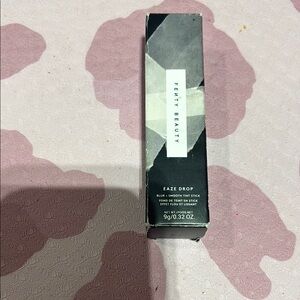Fenty Beauty Eaze Drop Blurring Skin Tint - Black and Gray